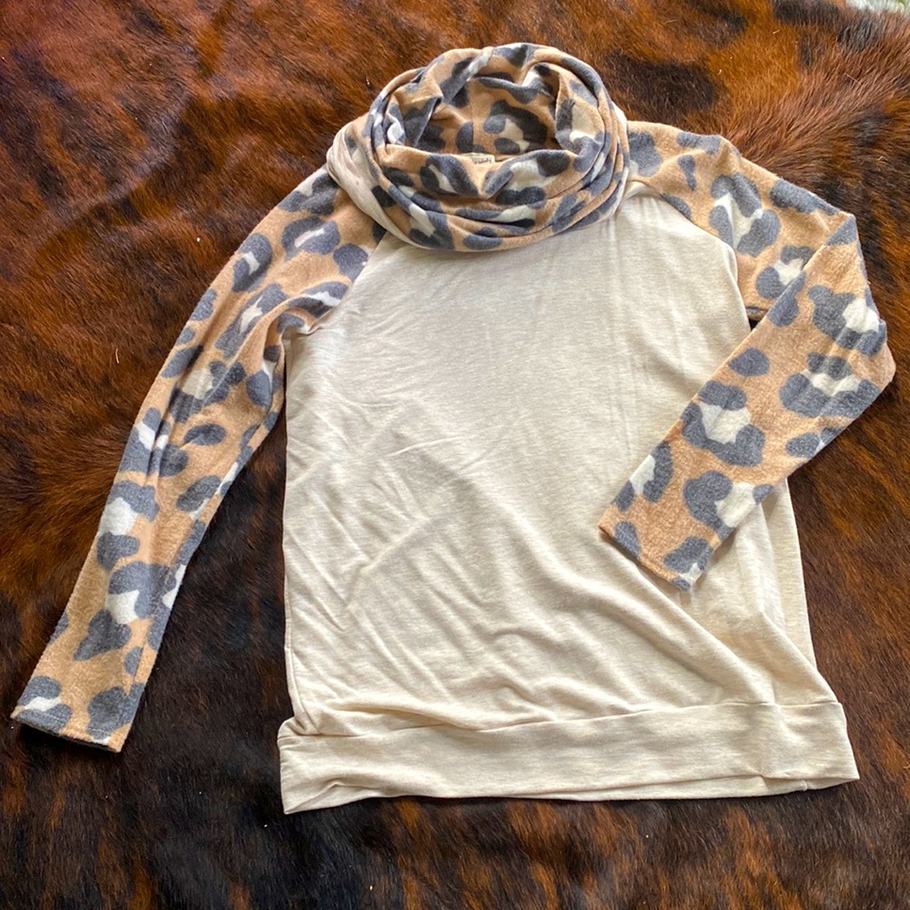 Cheetah Print Long-sleeve Smock Necked Top- Size L